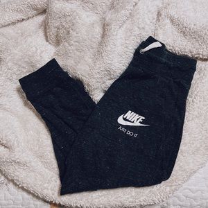 🖤Nike gym vintage Capri sweat pants🖤